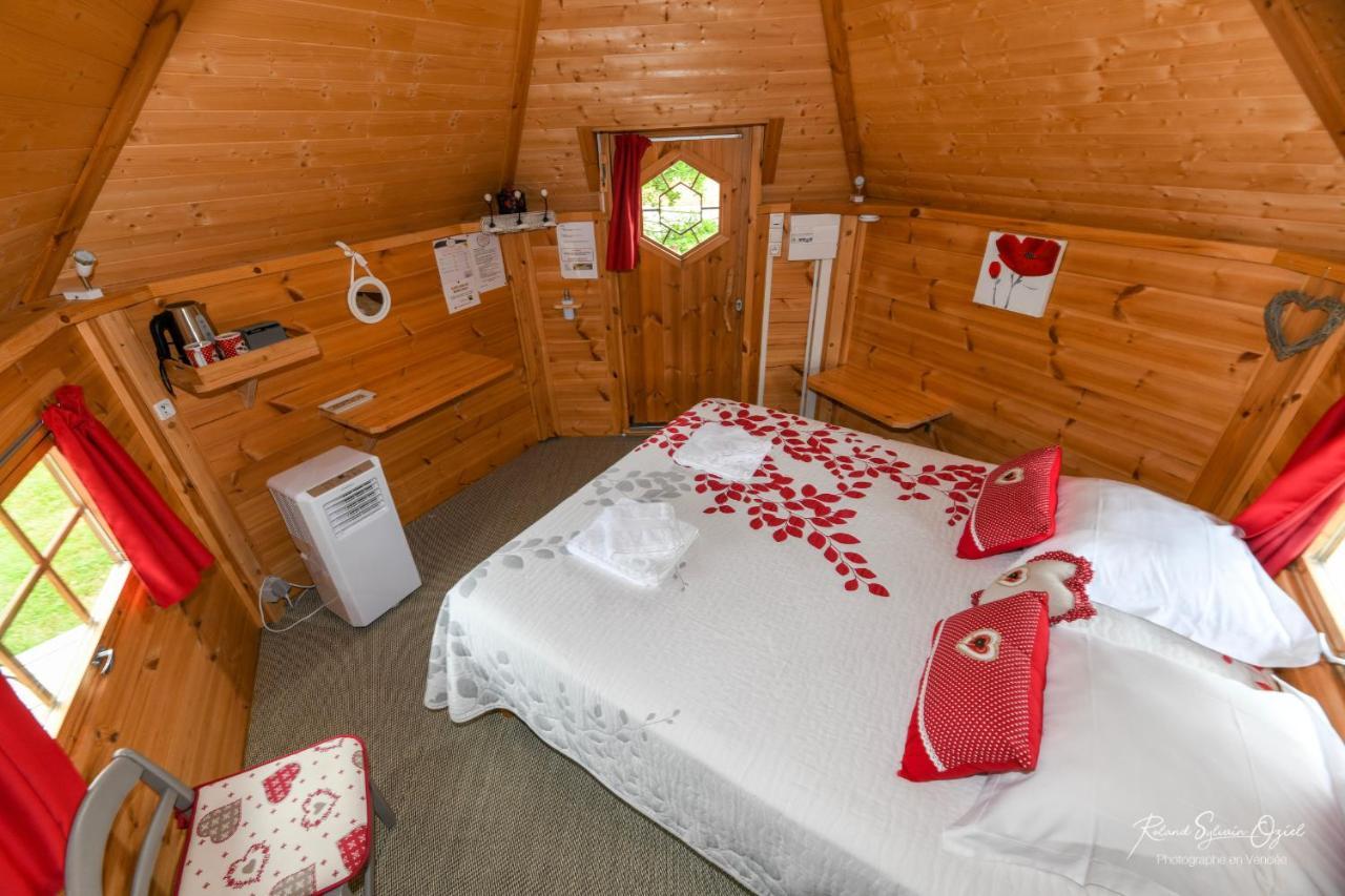 Domaine De La Courillere Bed & Breakfast Le Boupere Bagian luar foto