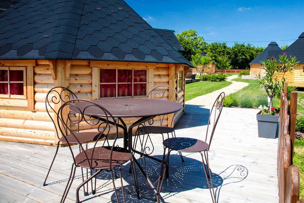 Domaine De La Courillere Bed & Breakfast Le Boupere Bagian luar foto